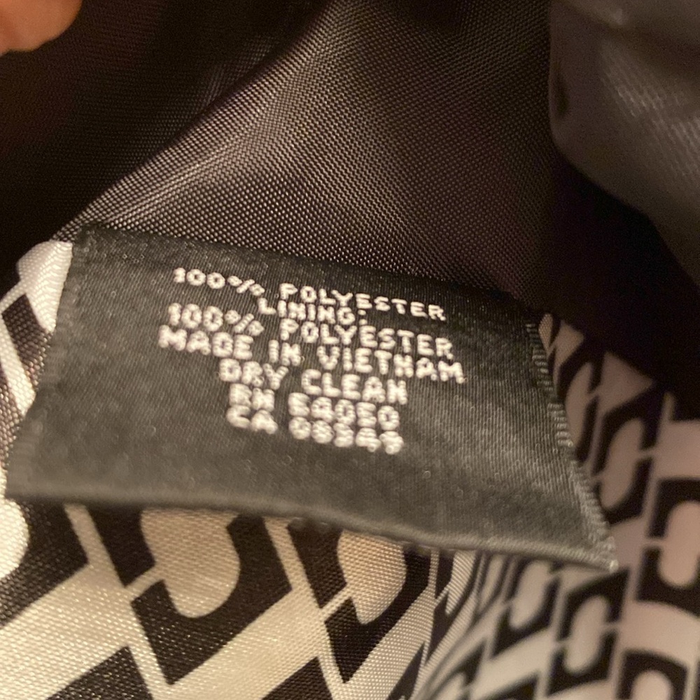 Lovely Kasper petite blazer with gold trim buttons and gold zippers on pockets. - Picture 5 of 6